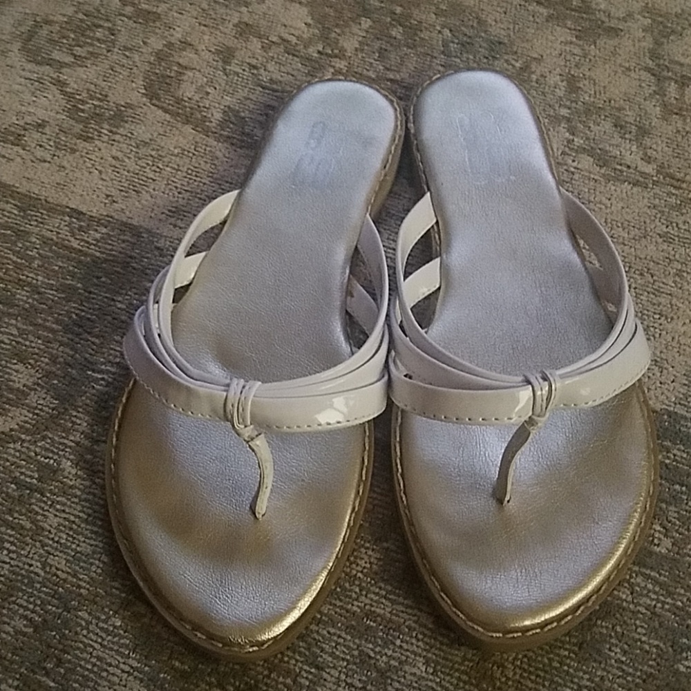 White flat sandals, sz 7